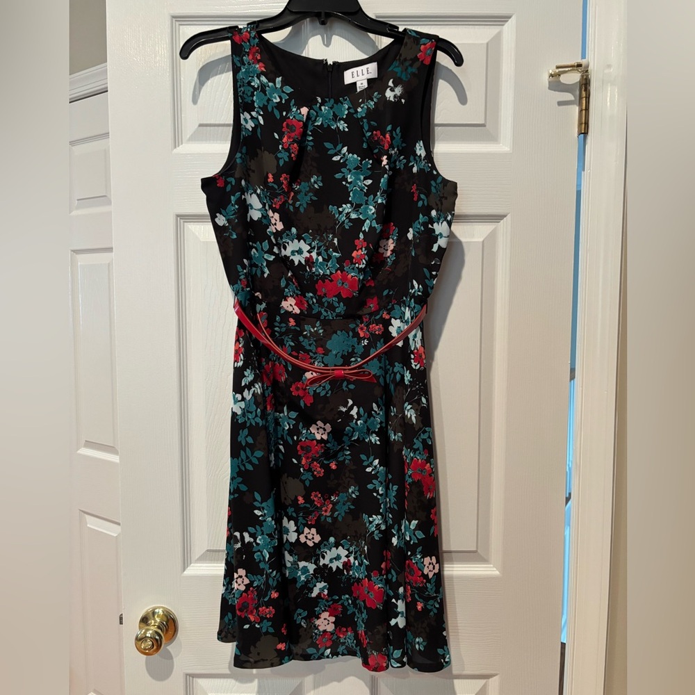 ELLE Floral Fit & Flare Dress Red Belt Sleeveless Black Medium